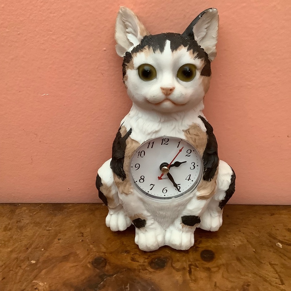 Vintage Cat / Kitten Quartz Resin Wall Clock  Small 7.5” X 4”  Battery Powered